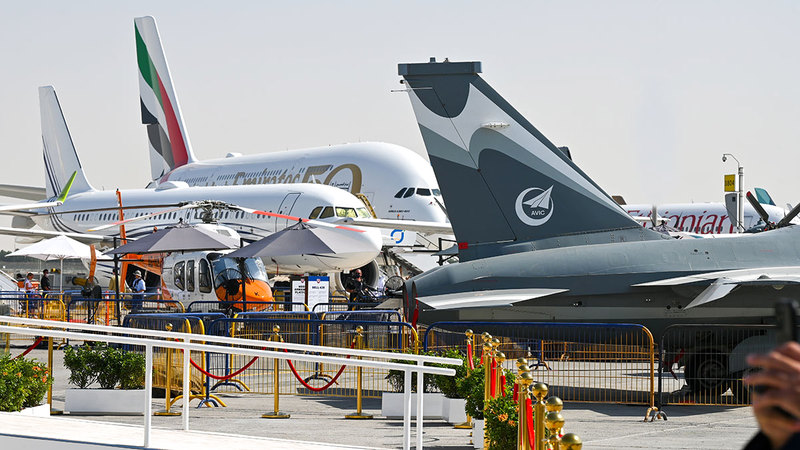 «دبي للطيران المدني»: الدورة الـ17 من معرض دبي للطيران سجلت أرقاماً قوية من حيث عدد الزوّار والشركات العارضة.     تصوير: يوسف الهرمودي