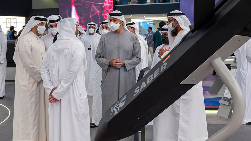 محمد بن زايد تجوّل في عدد من المنصات الوطنية والأجنبية المشارِكة والمساحات الخارجية المخصصة للعرض.   وام