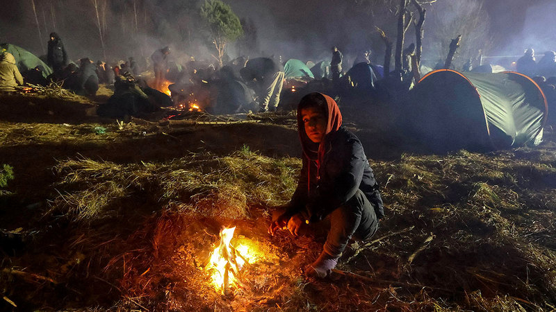 بعض الأكراد يعتبرون البرد القارس في العراء على منطقة حدودية في أوروبا أرحم من العودة إلى كردستان.   أ.ف.ب