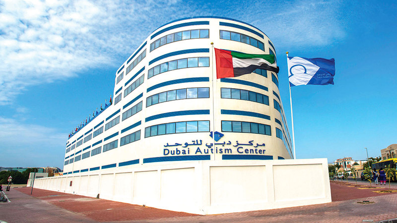«دبي للتوحد» انتقل من مكتب استشاري إلى مركز لتأهيل المصابين بالتوحد عام 2003.    أرشيفية