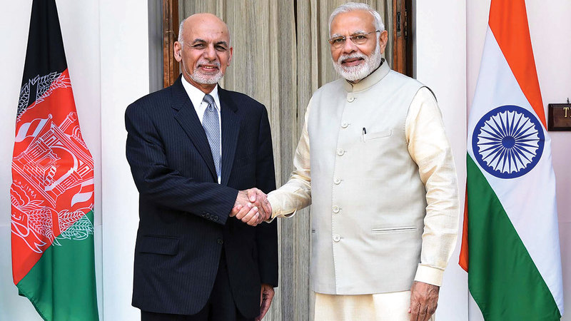 رئيس وزراء الهند ناريندرا مودي يستقبل الرئيس الأفغاني السابق، أشرف غني في نيودلهي في سبتمبر 2018.    أرشيفية