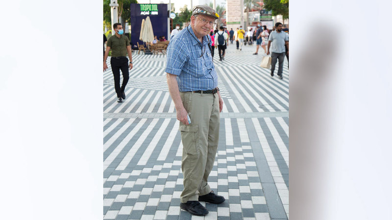 رونالد سكايلز: «دبي.. حيث يصبح الشارع جولة حول العالم».