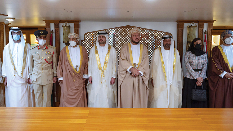 مكتوم بن محمد خلال استقباله بحضور أسعد بن طارق سفينة البحرية السلطانية العُمانية «شباب عُمان 2».    وام