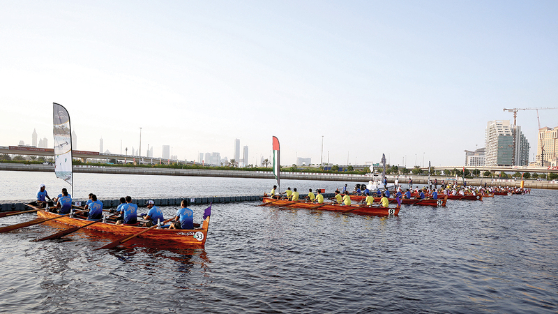 تنافس قوي بين القوارب.   من المصدر