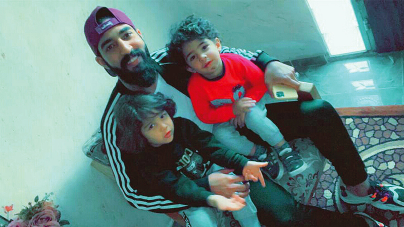 عائلة إياد الغوج المكونة من 10 أفراد مهددة بالتهجير.   الإمارات اليوم