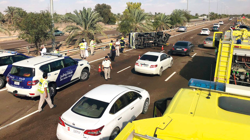 شرطة أبوظبي دعت السائقين إلى الالتزام للحد من الحوادث المرورية.   أرشيفية