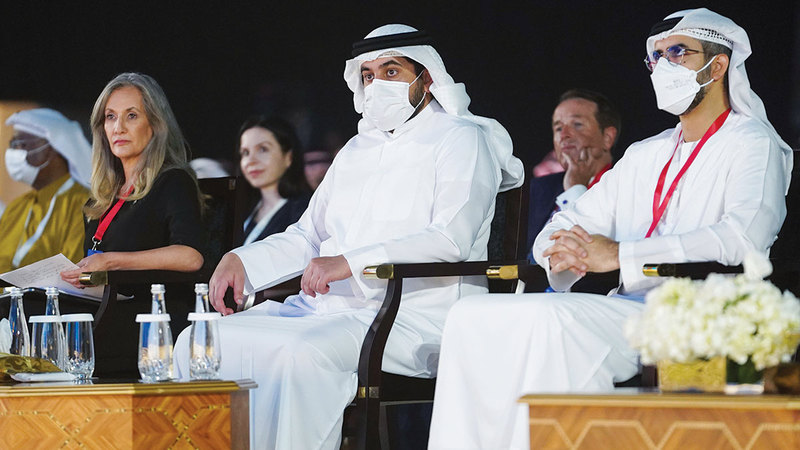 أحمد بن محمد خلال حضوره انطلاق مؤتمر غرف التجارة العالمية.   وام