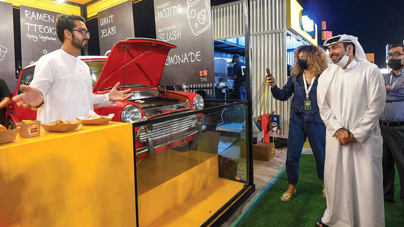 «كانتين الشاطئ» تضم مجموعة من المشاركين المعروفين والجدد يقدمون تشكيلة من الأطباق والمأكولات الشهية المتنوّعة.    تصوير: باتريك كاستيلو