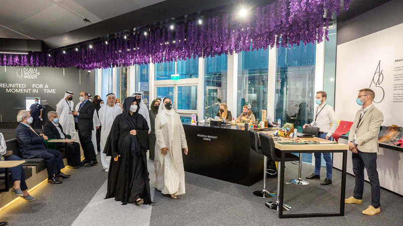 لطيفة بنت محمد خلال افتتاح «أسبوع الساعات دبي 2021».     وام