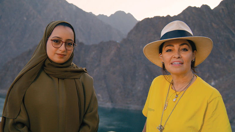 شيخة الكتبي وإز ديفلين.  من المصدر