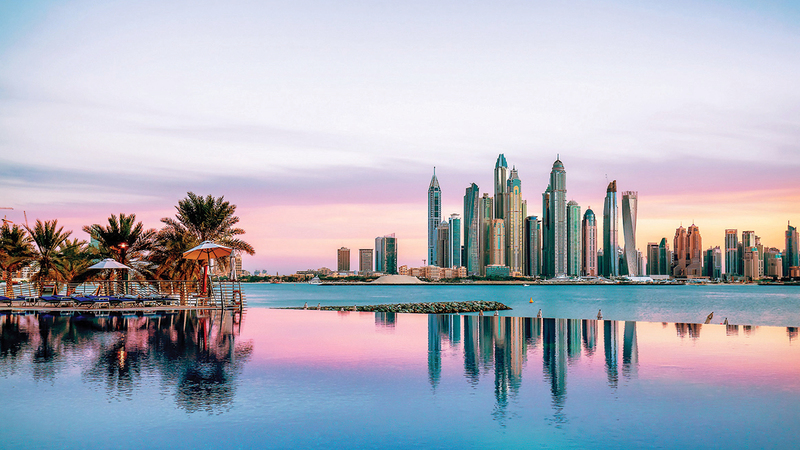 عروض الفنادق تشمل إلى جانب الخصومات إقامة مجانية للأطفال وتذاكر مجانية لـ«إكسبو 2020 دبي».    من المصدر