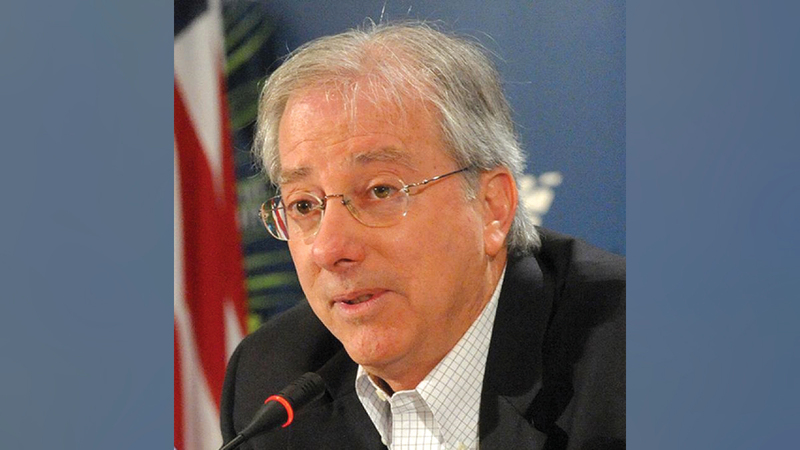 دينيس روس: «الإشارة (الروتينية) إلى (خيارات أخرى) لم تعد كافية، إذ إن طهران لم تعد تأخذ واشنطن على محمل الجد».