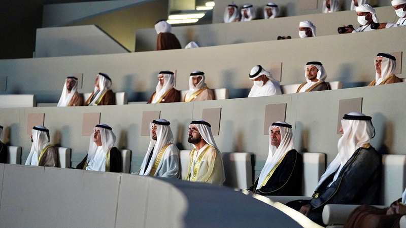 محمد بن راشد ومحمد بن زايد وأعضاء المجلس الأعلى للاتحاد حكام الإمارات وأولياء العهود ونواب الحكام يتابعون الاحتفال بعيد الاتحاد الخمسين.   الإمارات اليوم