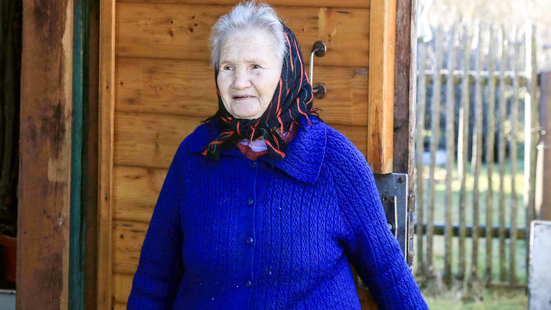 يادفيغا ماكيفيتش رأت 3 مهاجرين عبر نافذتها.   أ.ف.ب