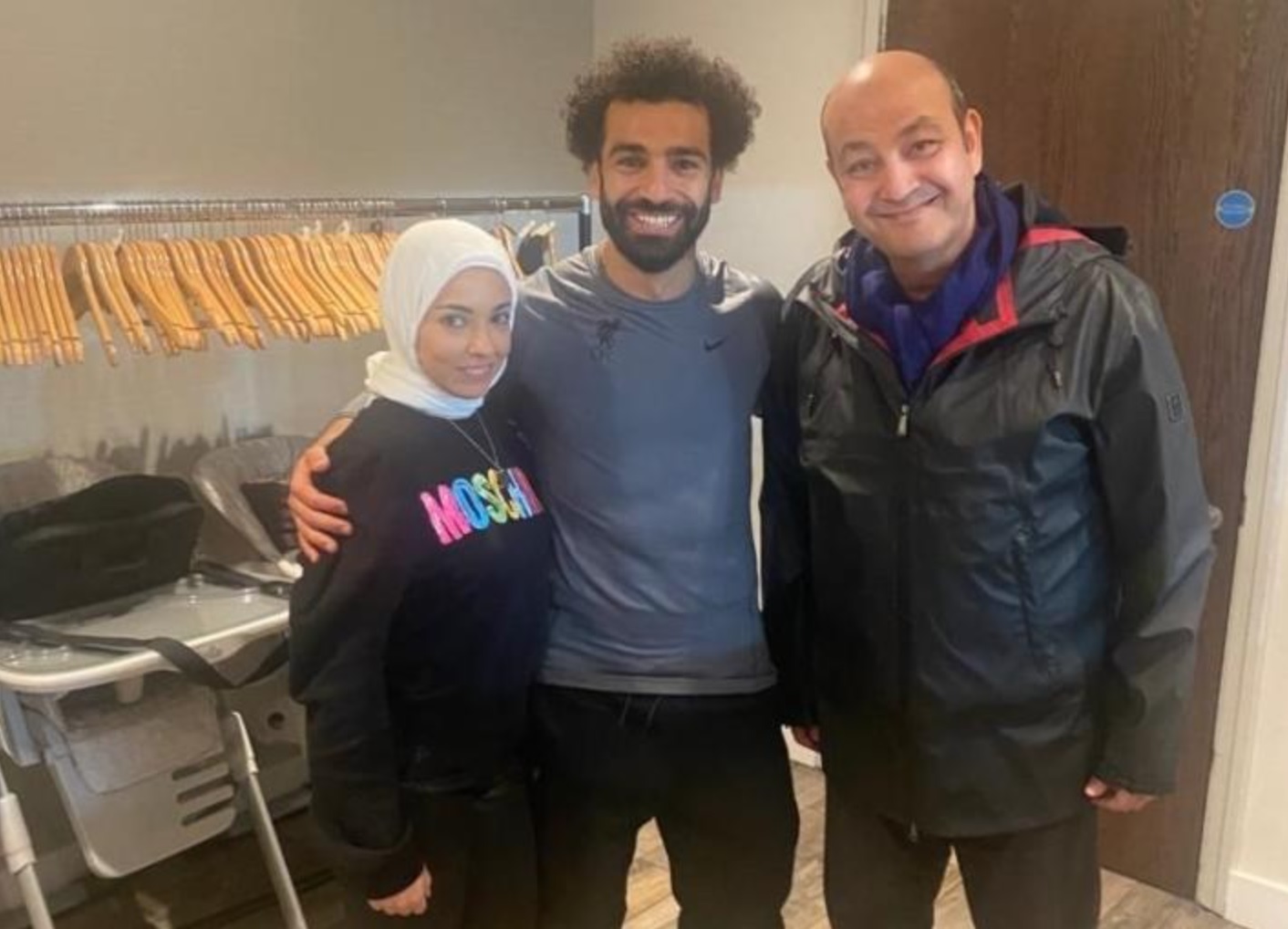 محمد صلاح وزوجته برفقة عمرو أديب. أرشيفية