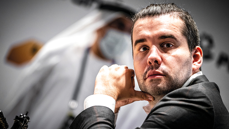 إيان نيبومنياتشي: «دفعت ضريبة سلسلة قراراتي الغريبة وحركاتي غير المحسوبة، ما سمح لكارلسن بالحصول على الأفضلية».