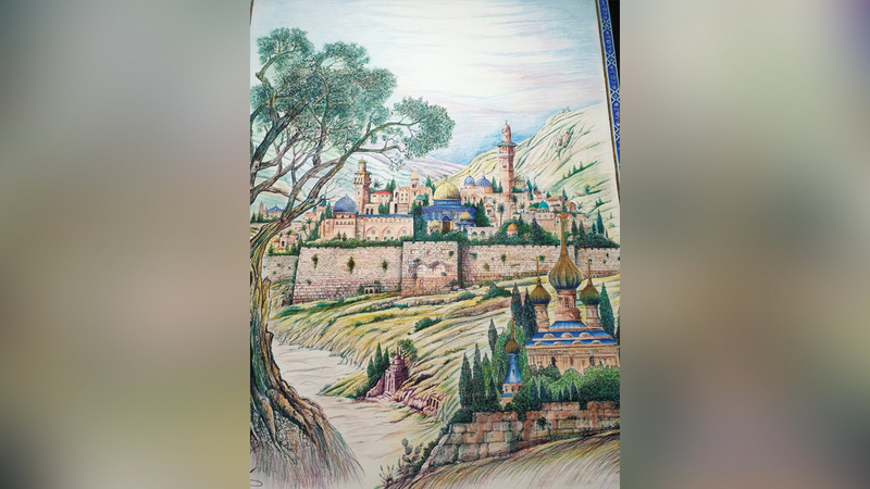 القدس من بعيد كما تبدو بريشة الفنانين المشاركين في المعرض.   الإمارات اليوم