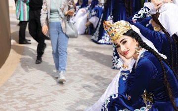 الصورة: إكسبو.. كرنفال ألوان ببريق «جوهرة آسيا الوسطى»