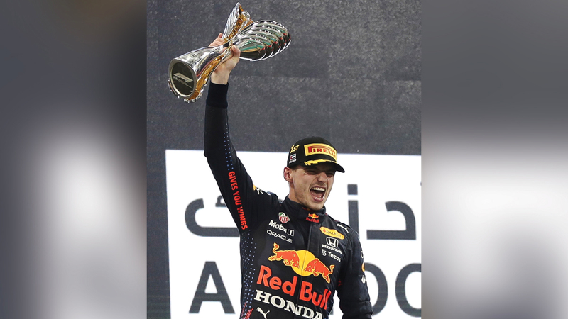 بات فيرشتابين أول سائق هولندي يحقق لقب بطولة العالم، والبطل الـ 34 في تاريخ بطولة سباقات «الفورمولا1» التي استهلت في عام 1950.    تصوير باتريك كاستيلو