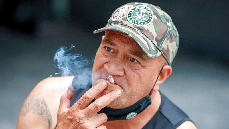 نيوزيلندا تحظر التدخين للأبد لمن هم في سن 14 أو دون ذلك.   من المصدر