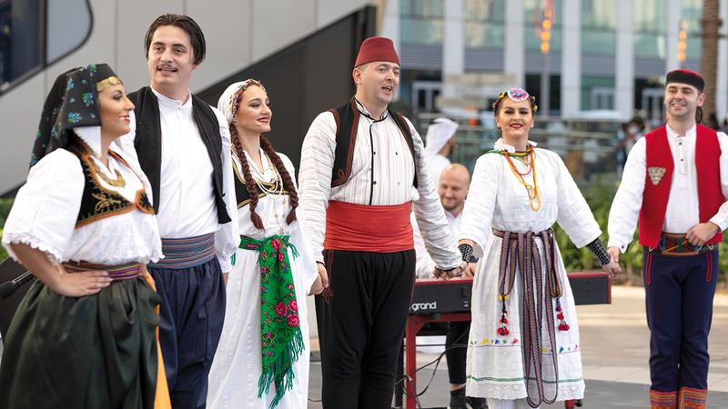 الاحتفالات شهدت تقديم عروض فنية وثقافية.   من المصدر