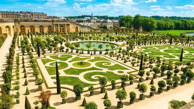 المهندس أندريه لينوتر هو من صمم الحدائق الشهيرة في قصر فرساي.    أرشيفية