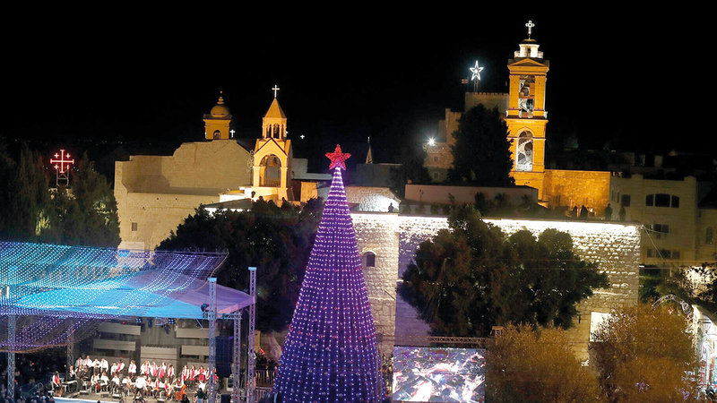 كنيسة المهد تحتضن أجواء أعياد الميلاد المجيد.   الإمارات اليوم