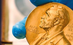 الصورة: كتاب: «نوبل» تعرّضت لأزمة ثقة بعد فضائح أخلاقية وسياسية