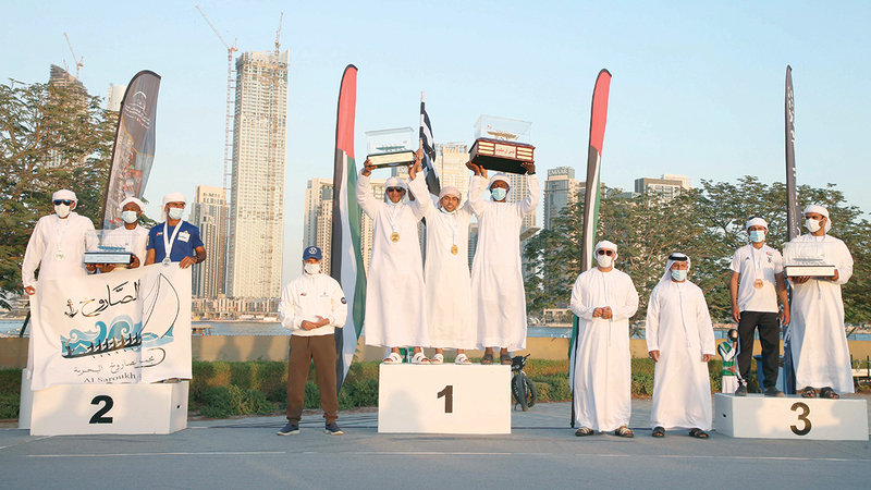 خلال تتويج الفائزين في الشوط المفتوح.  من المصدر