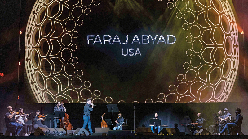 فرج أبيض بدأ حفله بأغنية كتبها بنفسه بعنوان «شفاهك».  من المصدر