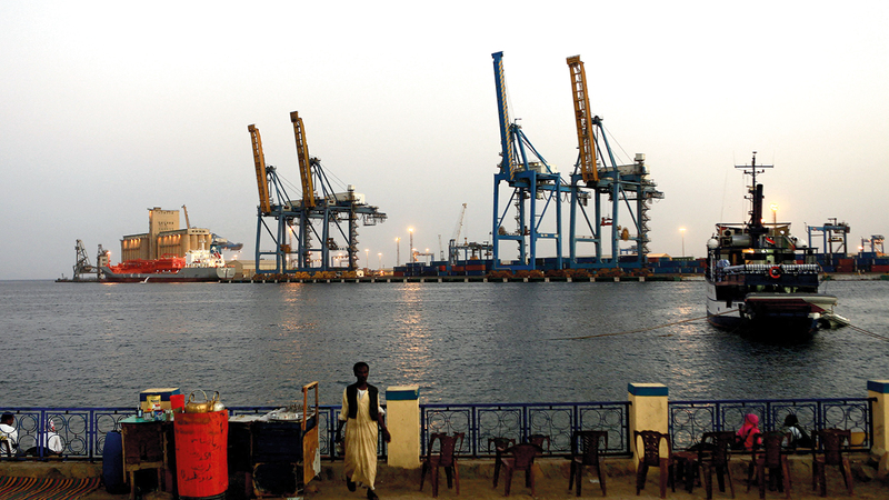 الميناء المنفذ الرئيس لنحو 90% من تجارة السودان الدولية.   أرشيفية