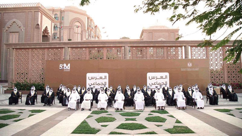 خلال العرس الجماعي الذي شارك فيه 50 شاباً.   من المصدر