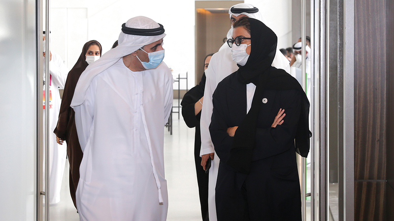 نورة الكعبي وعلي بن تميم حضرا الخلوة الثقافية.  من المصدر