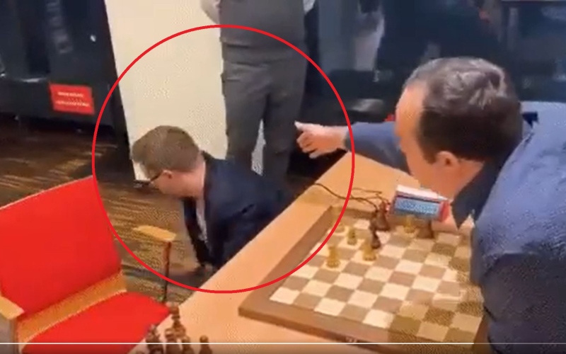الصورة: إصابة لاعب شطرنج خلال مباراة ببطولة العالم! (فيديو)
