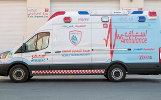 الصورة: «إسعاف دبي» تقدم 3717 جـرعة لقاح لكبار المواطنين وأصحاب الهمم في منازلهم