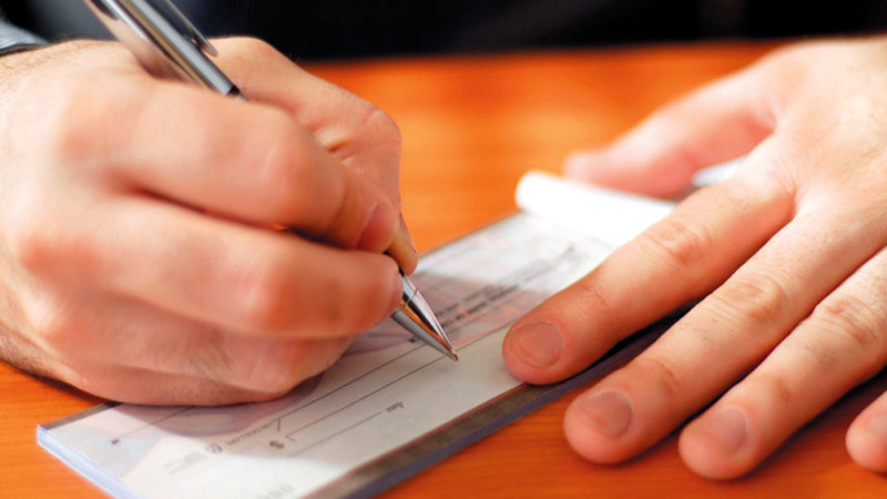 الوفاء الجزئي يُقصد به الوفاء بجزء من قيمة الشيك، حسب المبلغ المتوافر في الحساب. أرشيفية