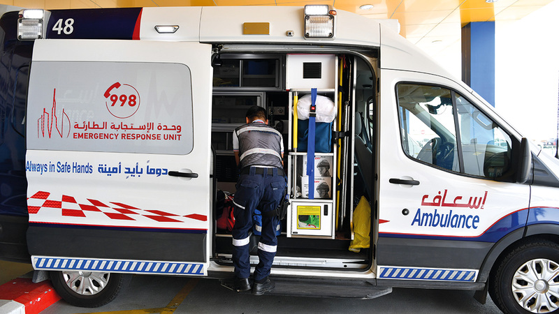 «إسعاف دبي» لديها متخصصون في التعامل مع الحالات الحرجة.   تصوير: مصطفى قاسمي