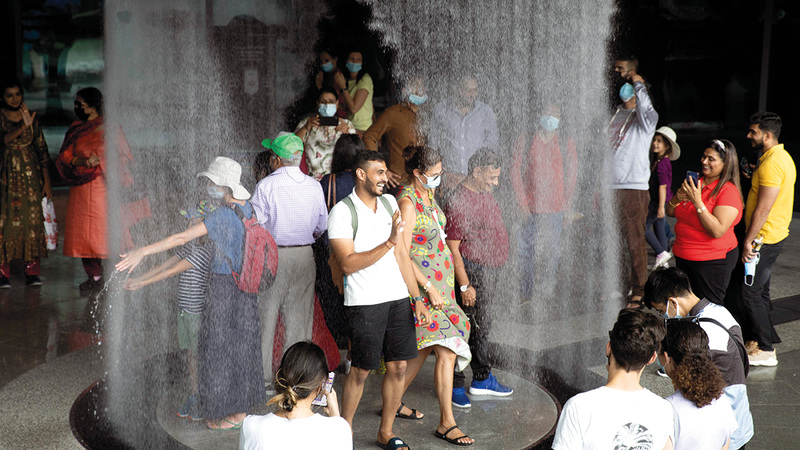 أعداد الزيارات الكبير عززها اليوبيل الذهبي للدولة واحتفالات موسم الأعياد. من المصدر