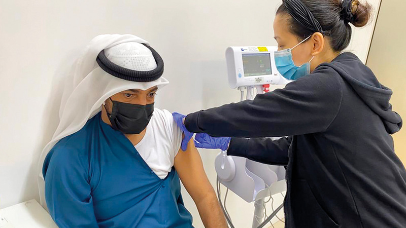 الإمارات من أكثر دول العالم في تلقي سكانها التطعيم.   تصوير: إريك أرازاس