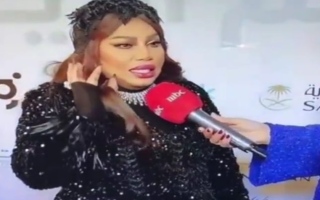 الصورة: موضي الشمراني تفاجئ جمهورها وتخلع الحجاب في حفلها بالرياض