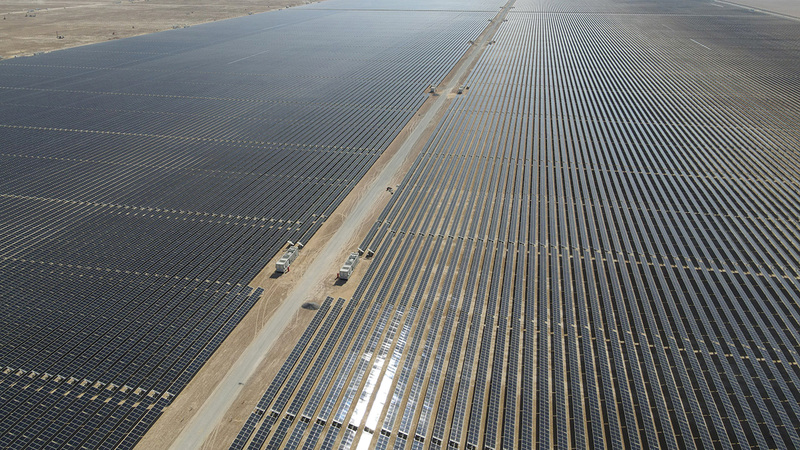 القدرة الإنتاجية لمجمع محمد بن راشد للطاقة الشمسية ستصل إلى 5000 ميغاواط بحلول 2030.    أرشيفية