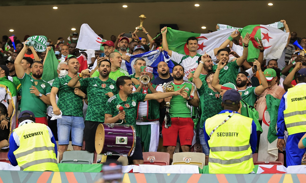 جمهور الجزائر في مباراة غينيا الاستوائية.