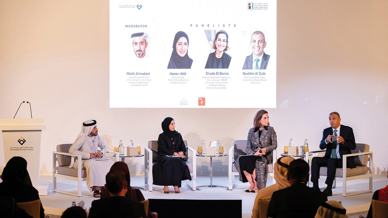 القطاع الخاص الإماراتي يتعهد بتسريع تحقيق التوازن بين الجنسين.   من المصدر