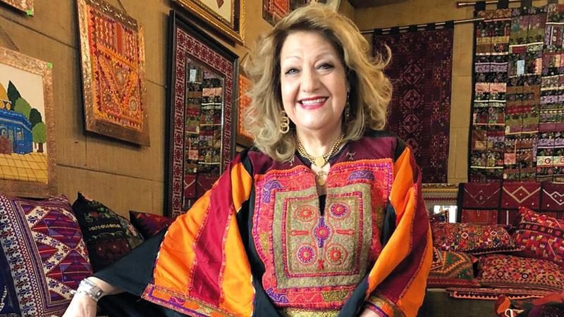 مها السقا: &laquo;ثوبنا الفلسطيني حكاية تاريخ متجذر، وإرث حضاري، وهو سلاحنا وأحد جوانب نضالنا&raquo;.