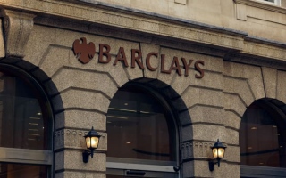 تقرير: 9 آلاف دولار شهريا بدل سكن رئيس بنك باركليز في لندن