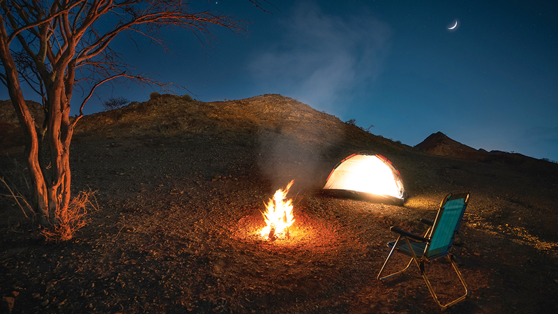 الإمارات تقدم خيارات لا حصر لها لقضاء ليالي الشتاء بين الكثبان الرملية أو مشاهدة شروق الشمس من القمم الجبلية.   من المصدر