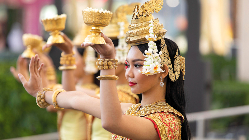 الاحتفالات شهدت تقديم سلسلة من العروض الكلاسيكية التقليدية في كمبوديا.   من المصدر