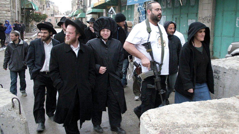 المستوطنون يروعون البلدات الفلسطينية.   الإمارات اليوم