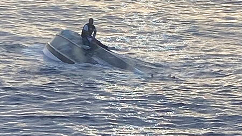 الرجل الوحيد الذي نجا من حادث الغرق.   رويترز