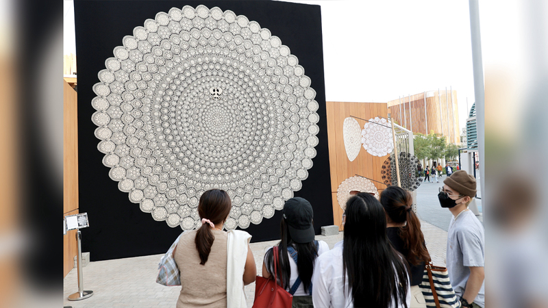 القطعة تأتي على شكل دائري بقطر يبلغ 5.3 أمتار.   تصوير: أسامة أبوغانم